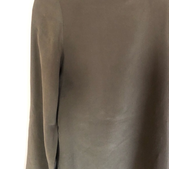 🌸EUC🌸 100% silk army green top - Picture 2 of 5